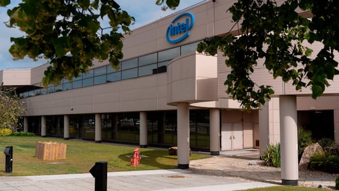 Intel Consolidates Fab 34 Ownership to Secure AI Chip Manufacturing Capacity